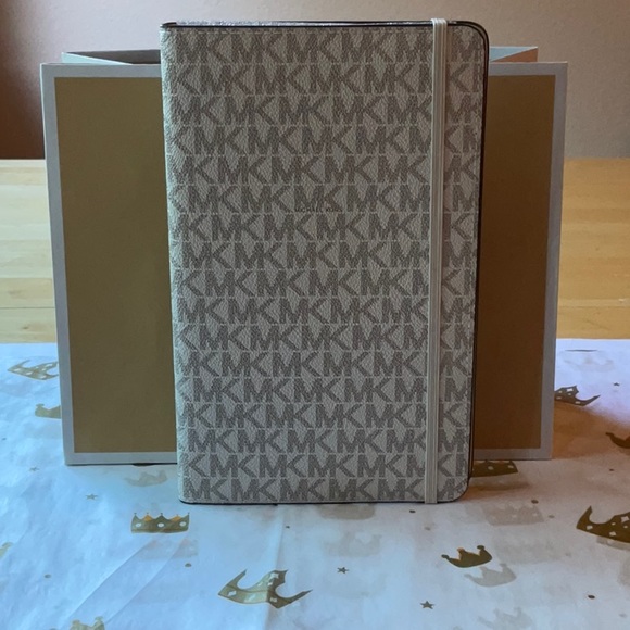 📔MICHAEL KORS NOTEBOOK 📔 NWT 📔 - Picture 2 of 16